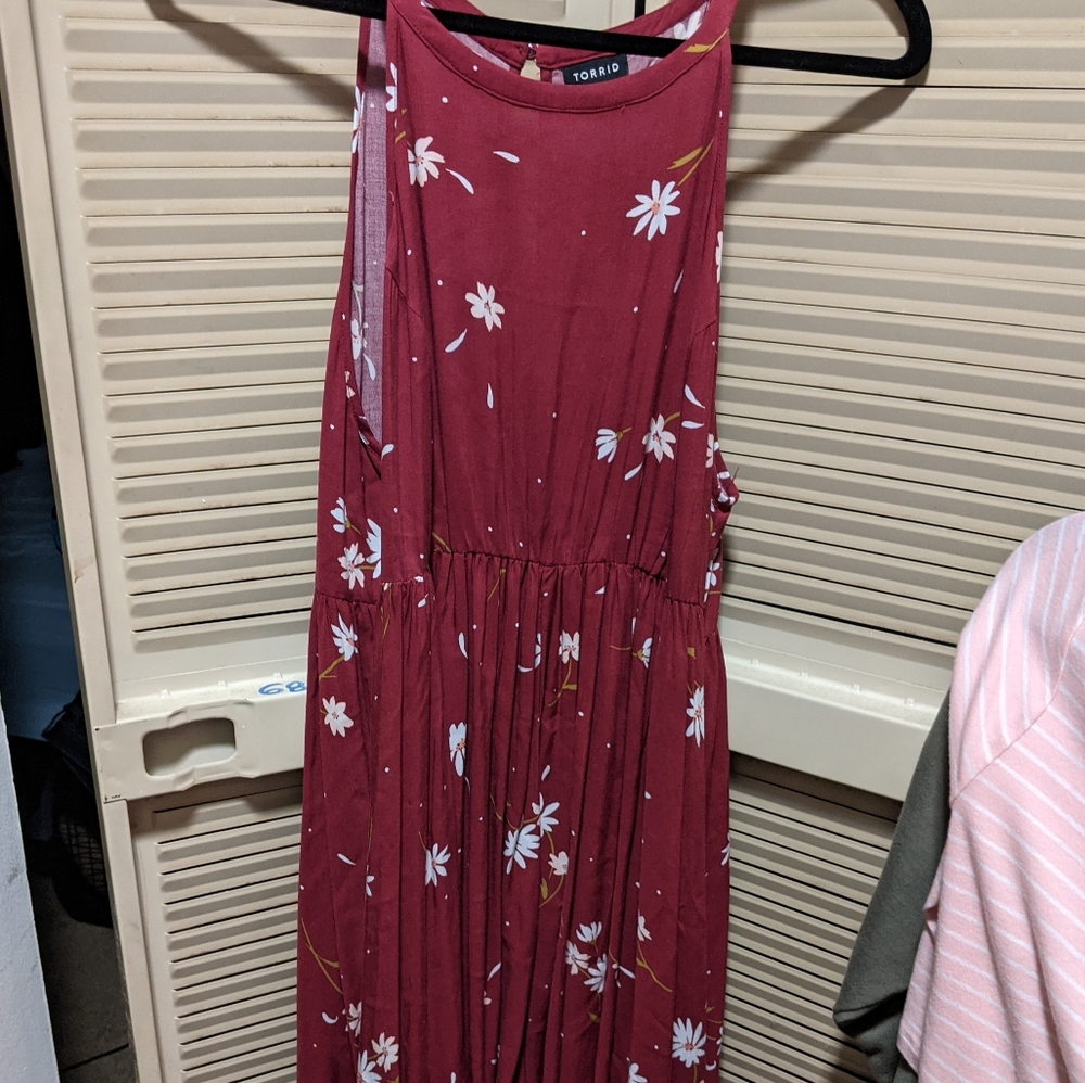 Torrid 00/10/M floral burgundy dress